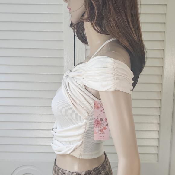 Stylish Off-Shoulder Top - Picture 4 of 11